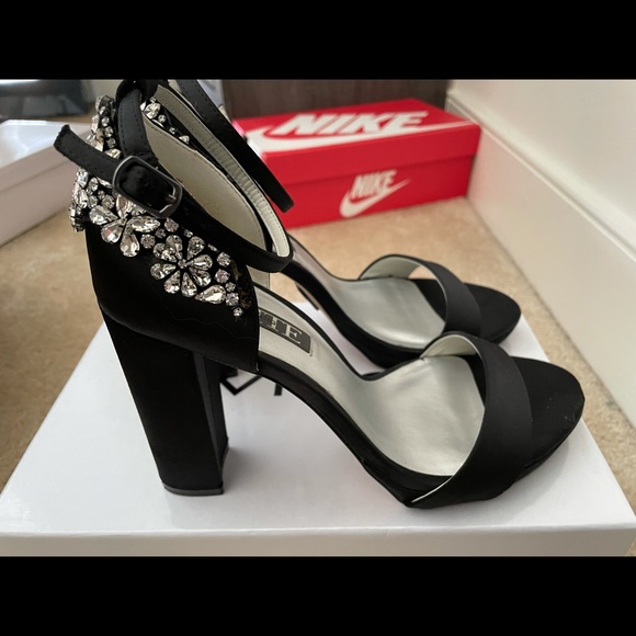 David’s Bridal Vera Wong Collection Black Heels Size 8 - Picture 10 of 10